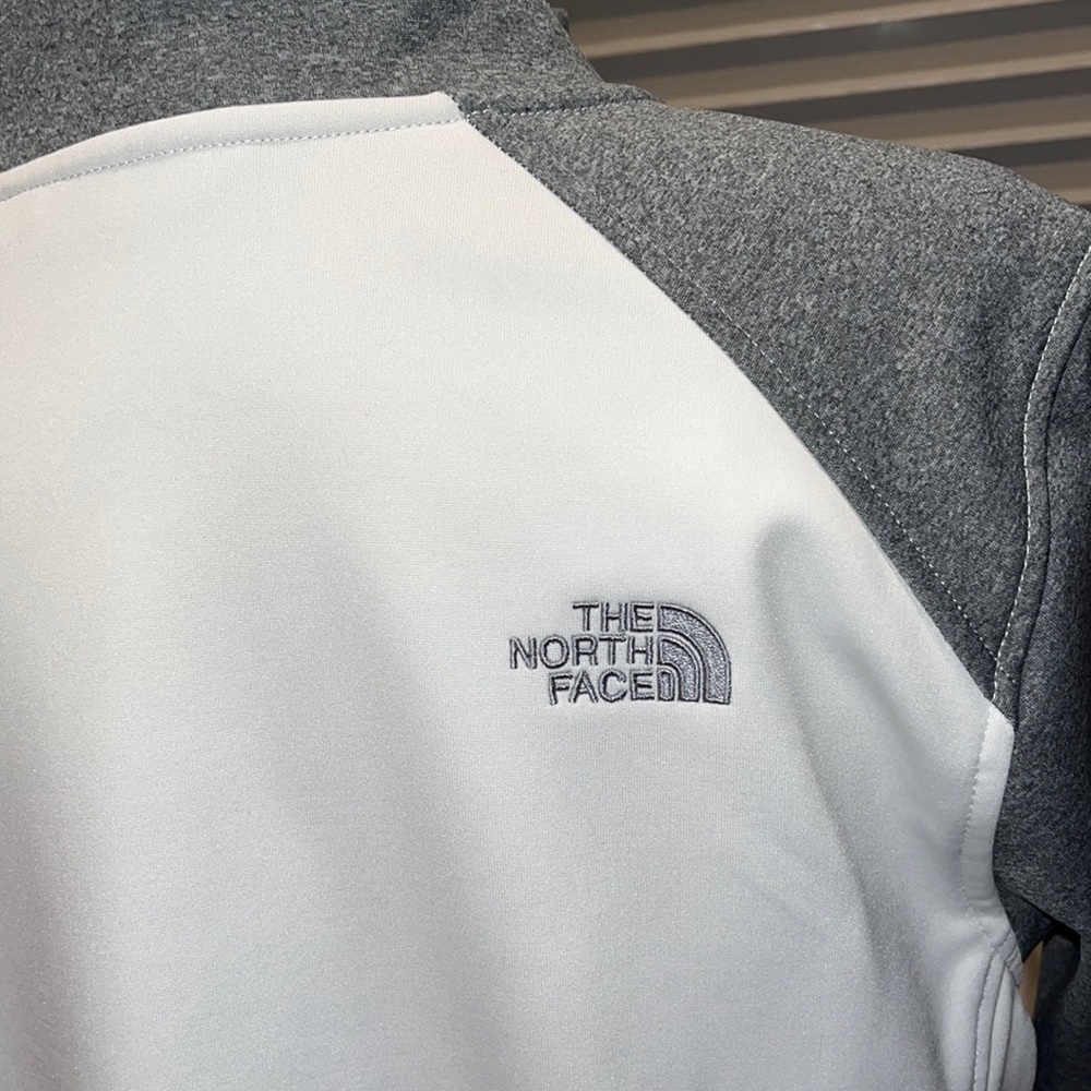 NWOT The North Face Jacket WindWall Sz XL white & grey - Picture 5 of 11